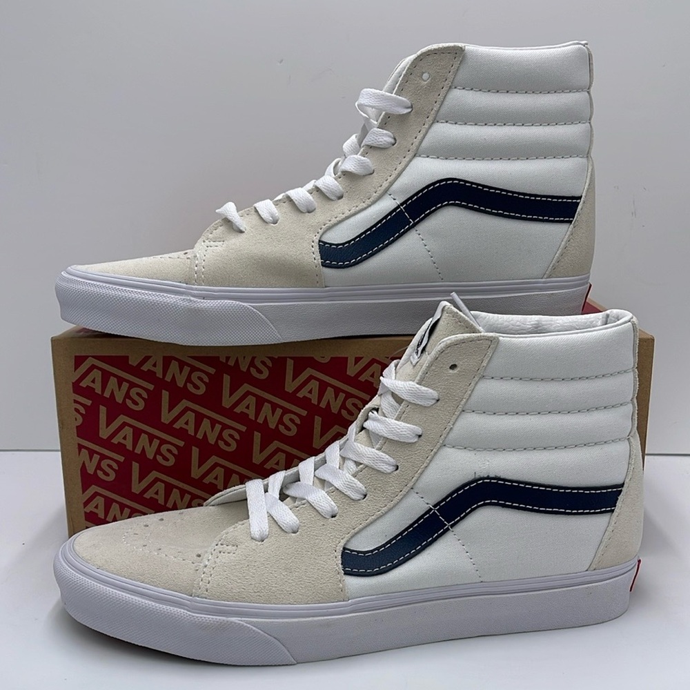 Vans WMNS Sk8-Hi (Classic Sport) Dress Blue
VN0A32QG9YG
White High-Top Sneakers - Picture 2 of 16